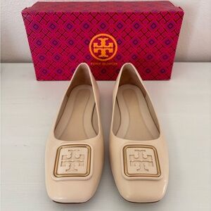 Tory Burch Beige Leather Ballet Flats with Logo . Size 9